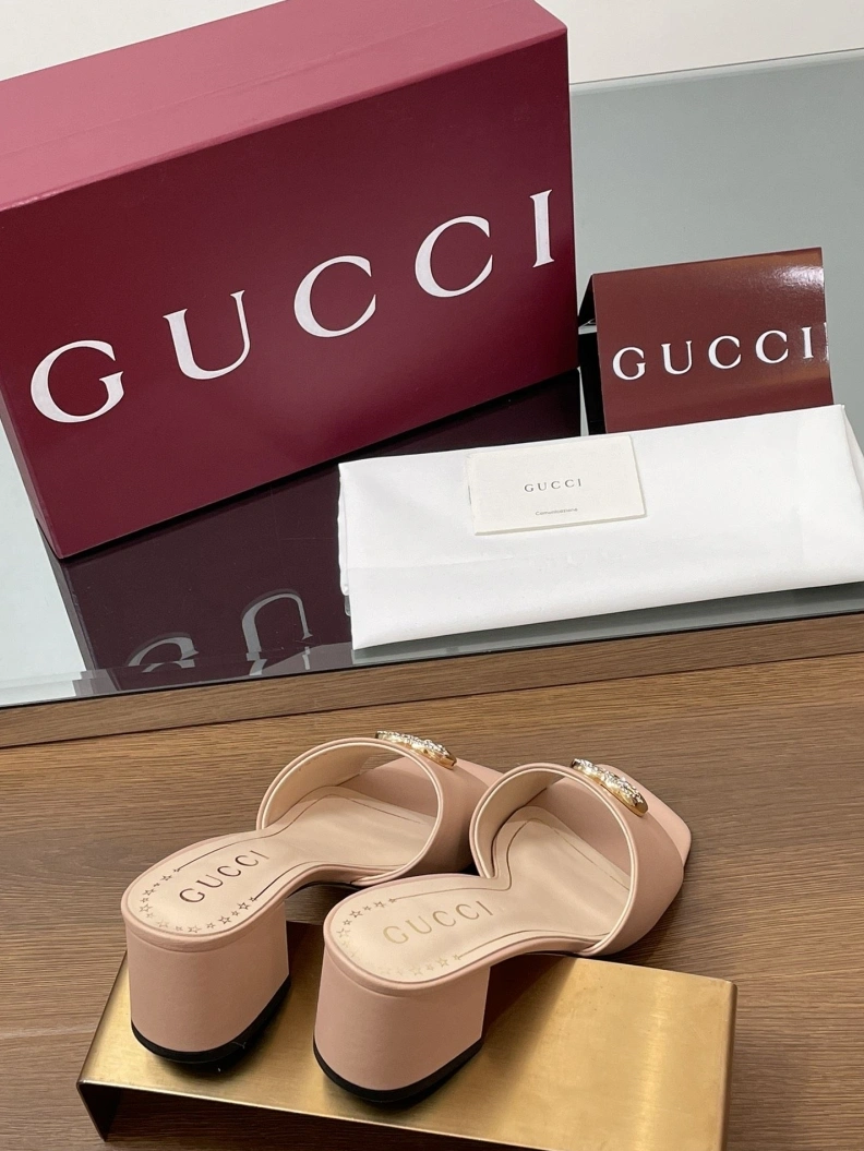 Versatile Gxccx Sandals 155660