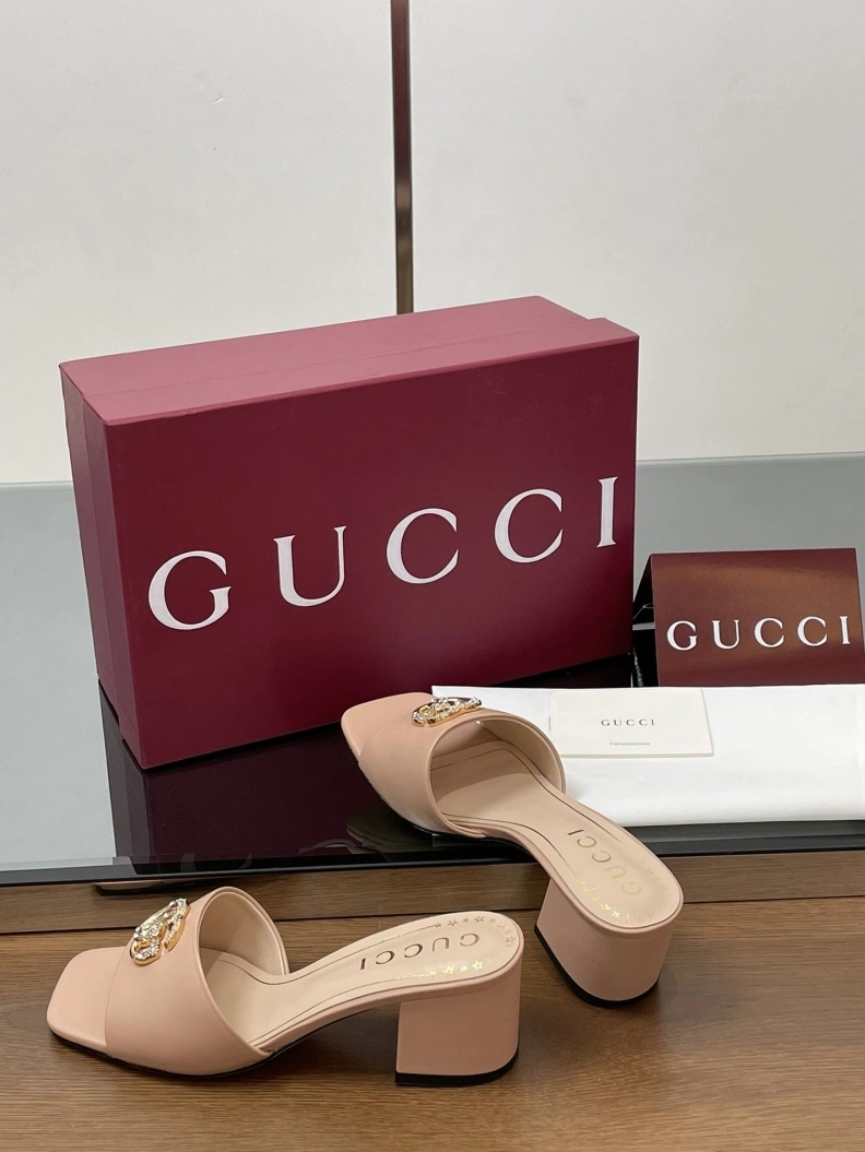 Versatile Gxccx Sandals 155660