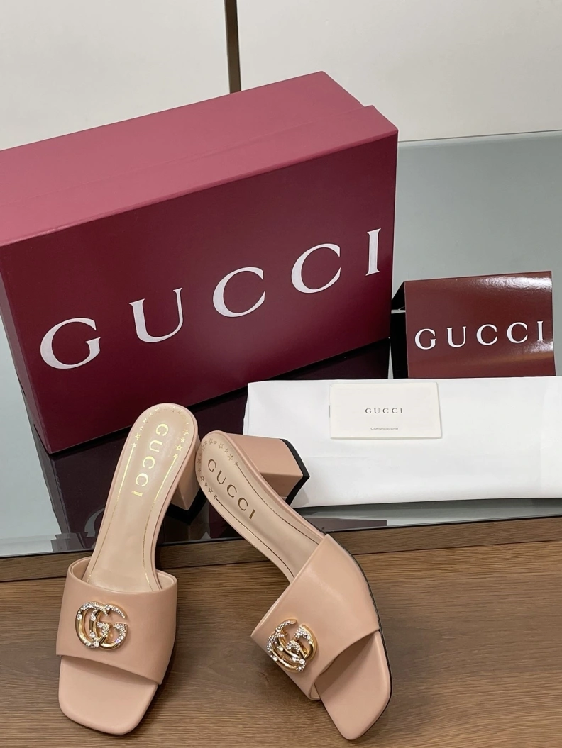 Versatile Gxccx Sandals 155660