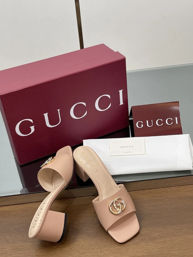 Versatile Gxccx Sandals 155660