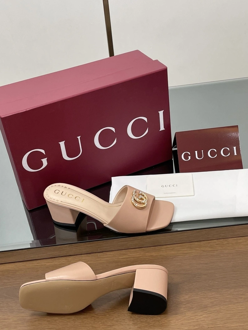 Versatile Gxccx Sandals 155660