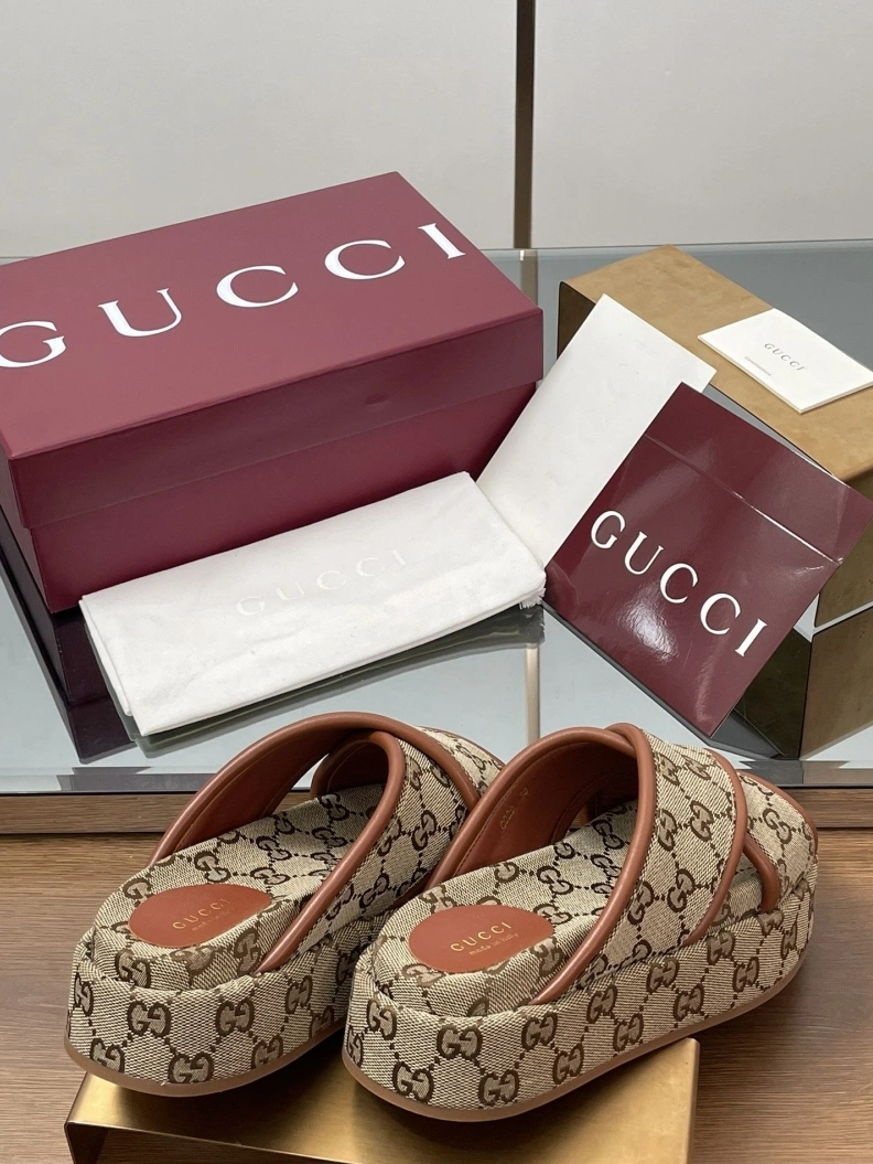 Gxccx Slippers Bright 155572