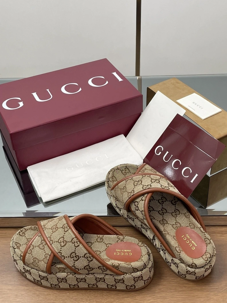 Gxccx Slippers Bright 155572