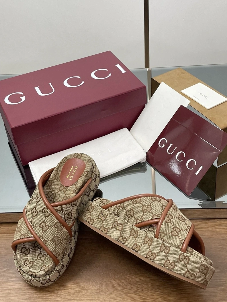 Gxccx Slippers Bright 155572