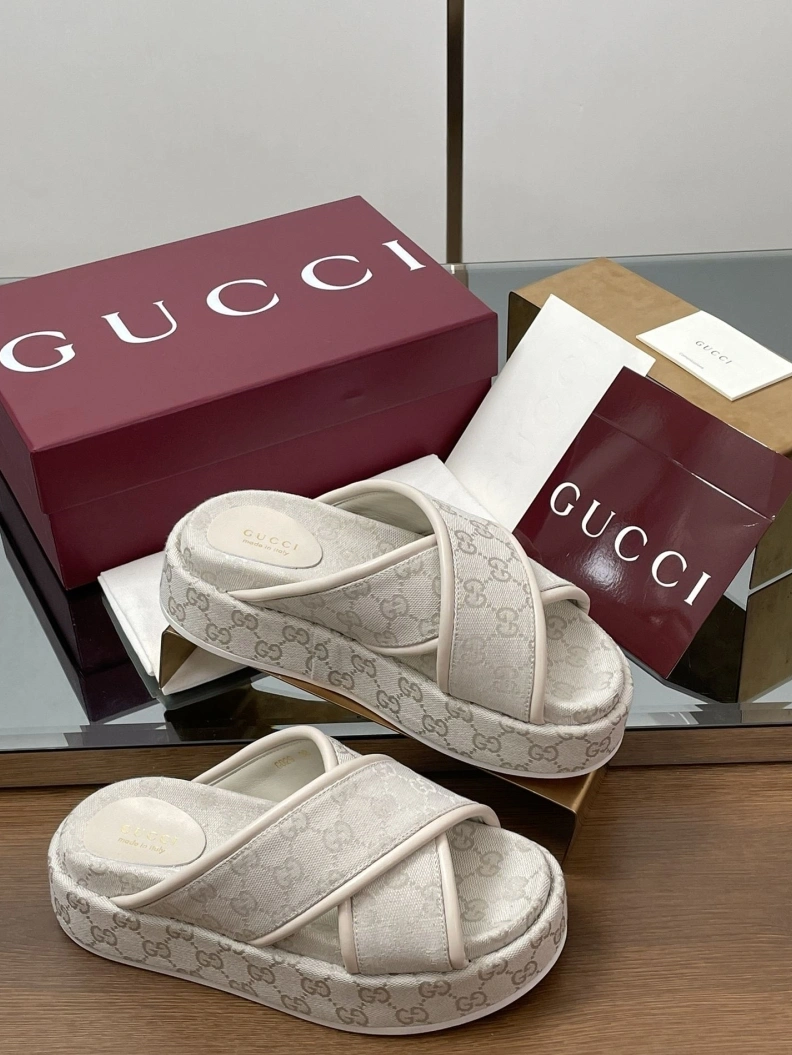 Versatile Gxccx Slippers 155564