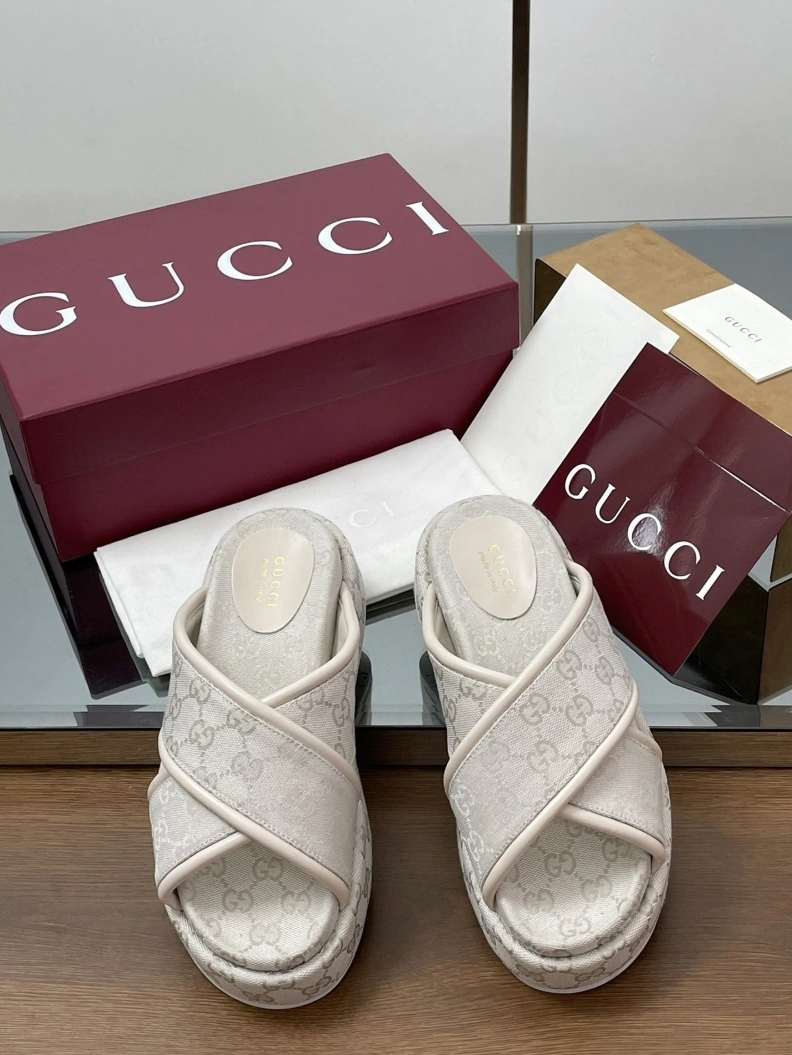 Versatile Gxccx Slippers 155564