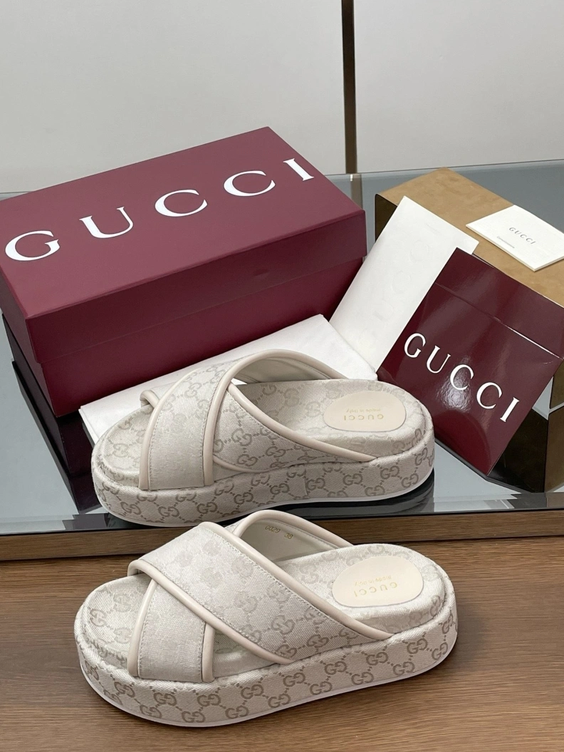 Versatile Gxccx Slippers 155564