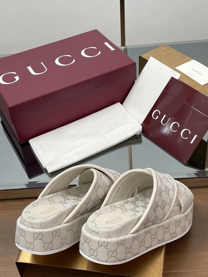 Versatile Gxccx Slippers 155564
