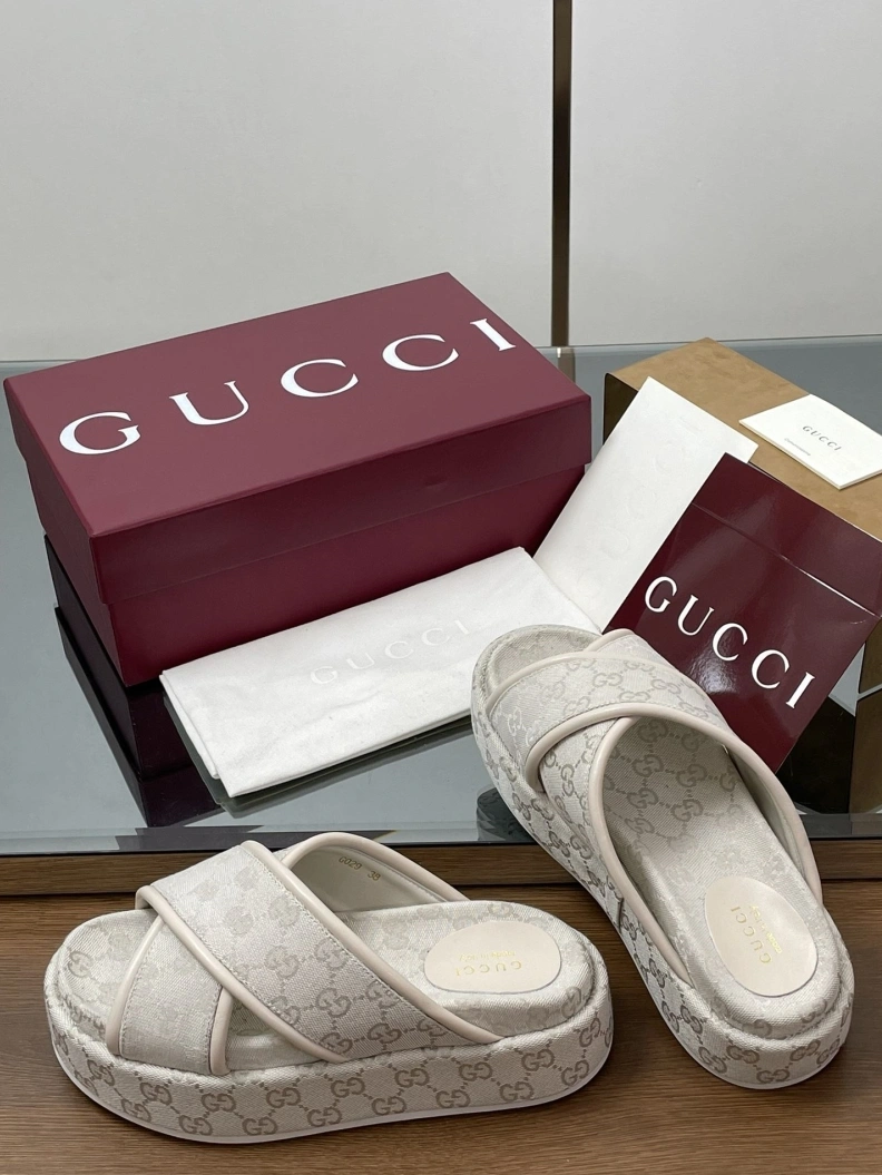 Versatile Gxccx Slippers 155564