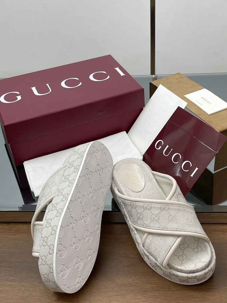 Versatile Gxccx Slippers 155564