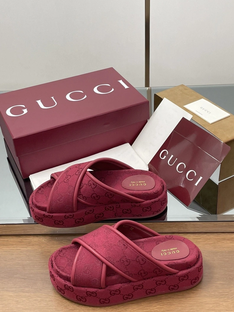 Cozy Gxccx Slippers 155560