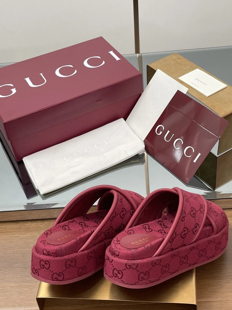 Cozy Gxccx Slippers 155560