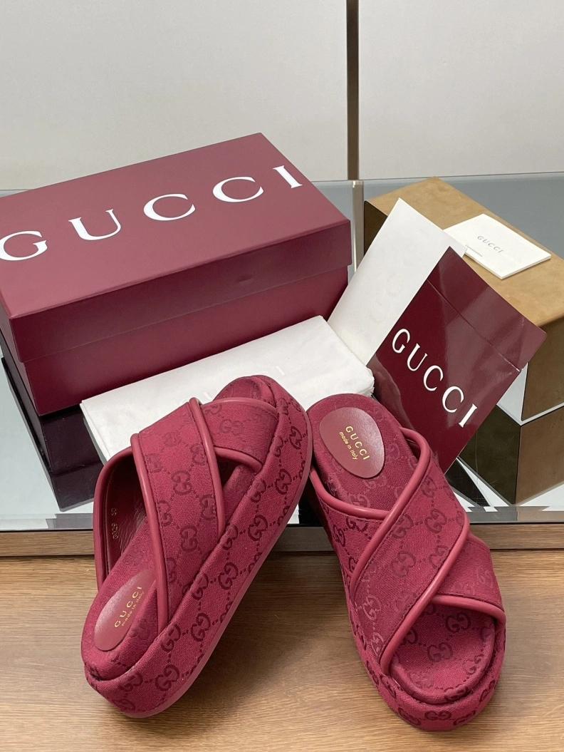 Cozy Gxccx Slippers 155560
