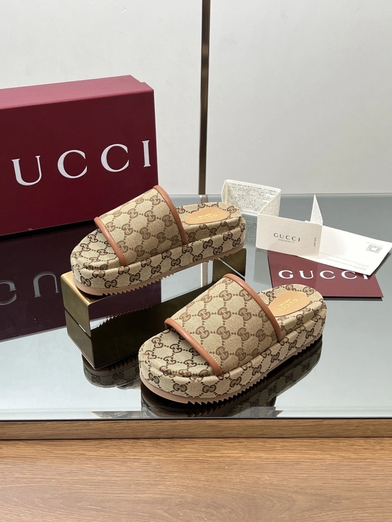 Fashionable Gxccx Slippers 155557