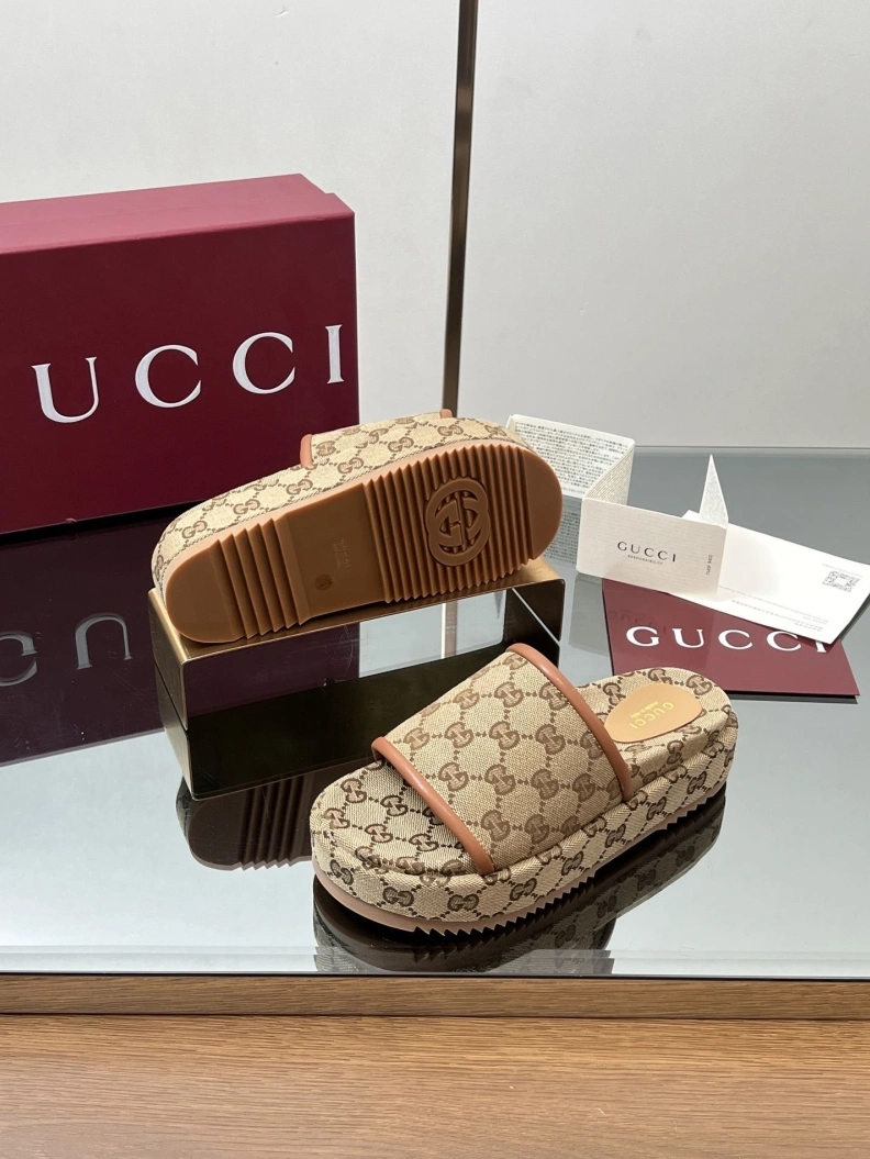 Fashionable Gxccx Slippers 155557