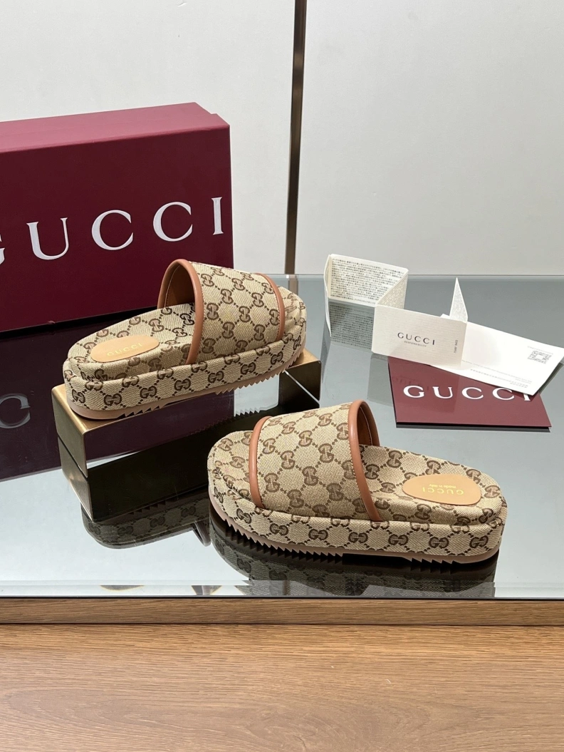 Fashionable Gxccx Slippers 155557