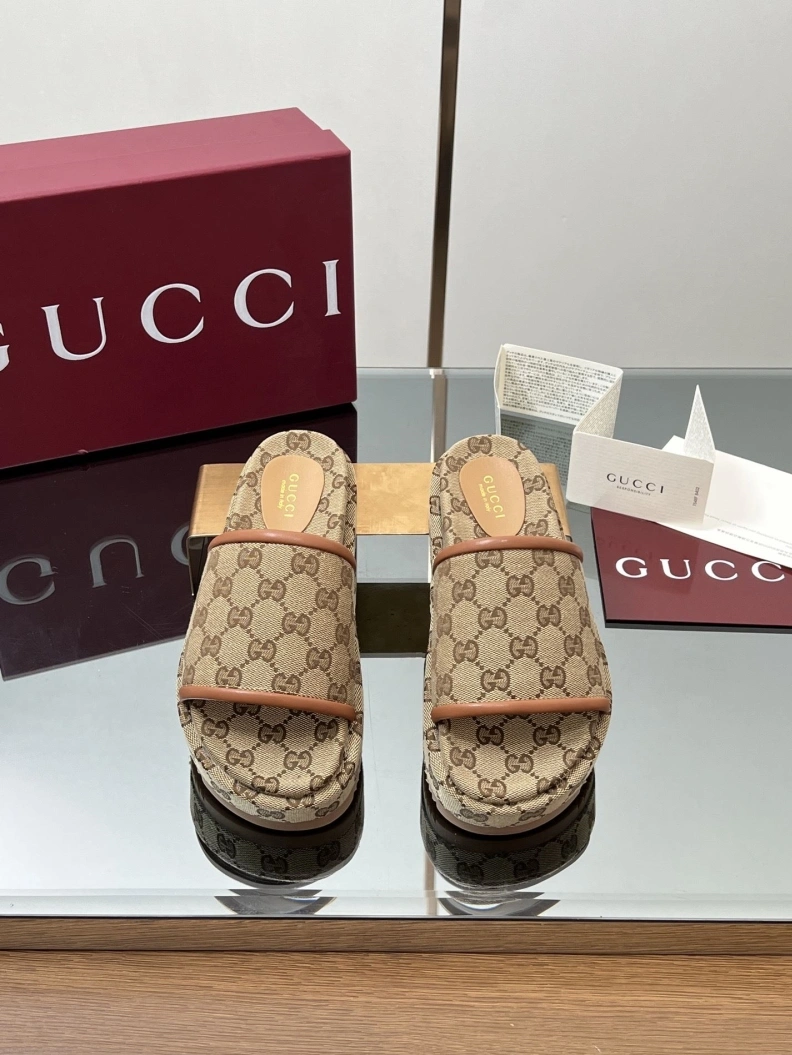 Fashionable Gxccx Slippers 155557
