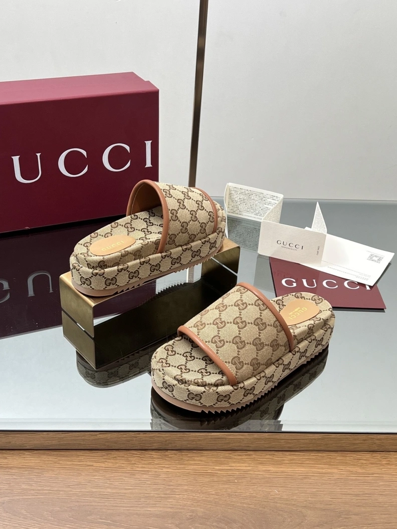 Fashionable Gxccx Slippers 155557