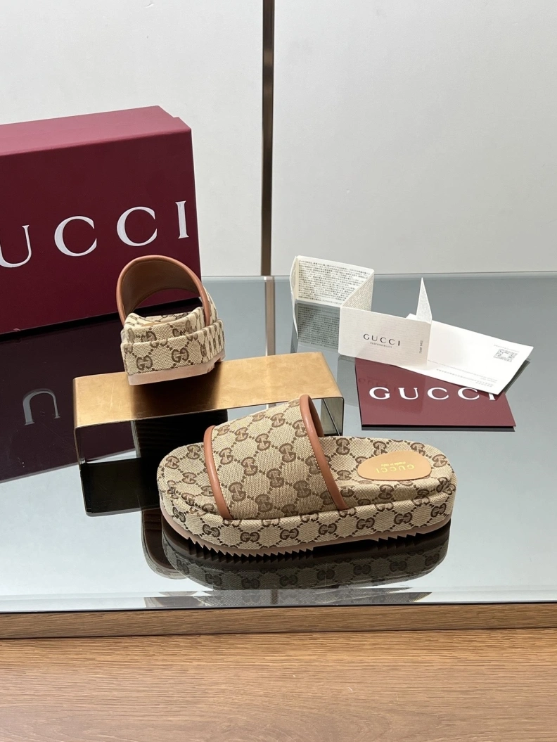 Fashionable Gxccx Slippers 155557