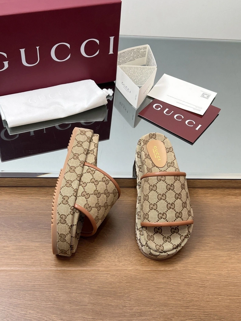 Fashionable Gxccx Slippers 155557