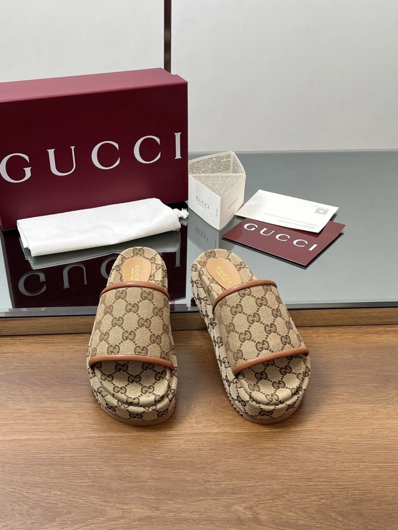 Fashionable Gxccx Slippers 155557