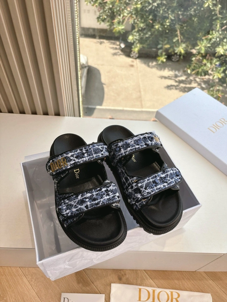 Classic Chxnxl Sandals 118250