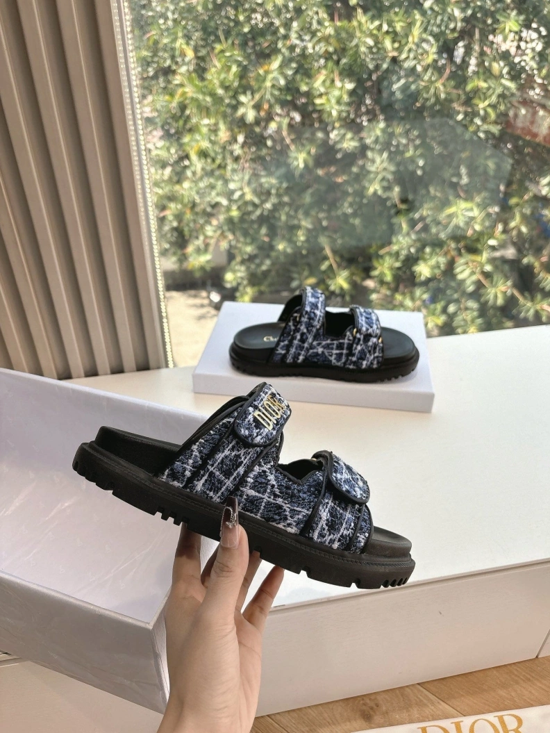 Classic Chxnxl Sandals 118250