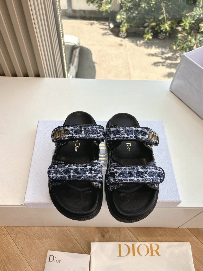 Classic Chxnxl Sandals 118250