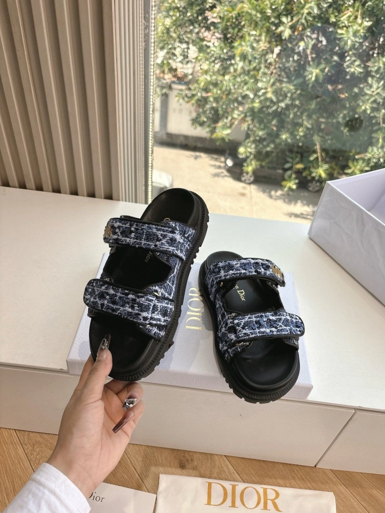 Classic Chxnxl Sandals 118250