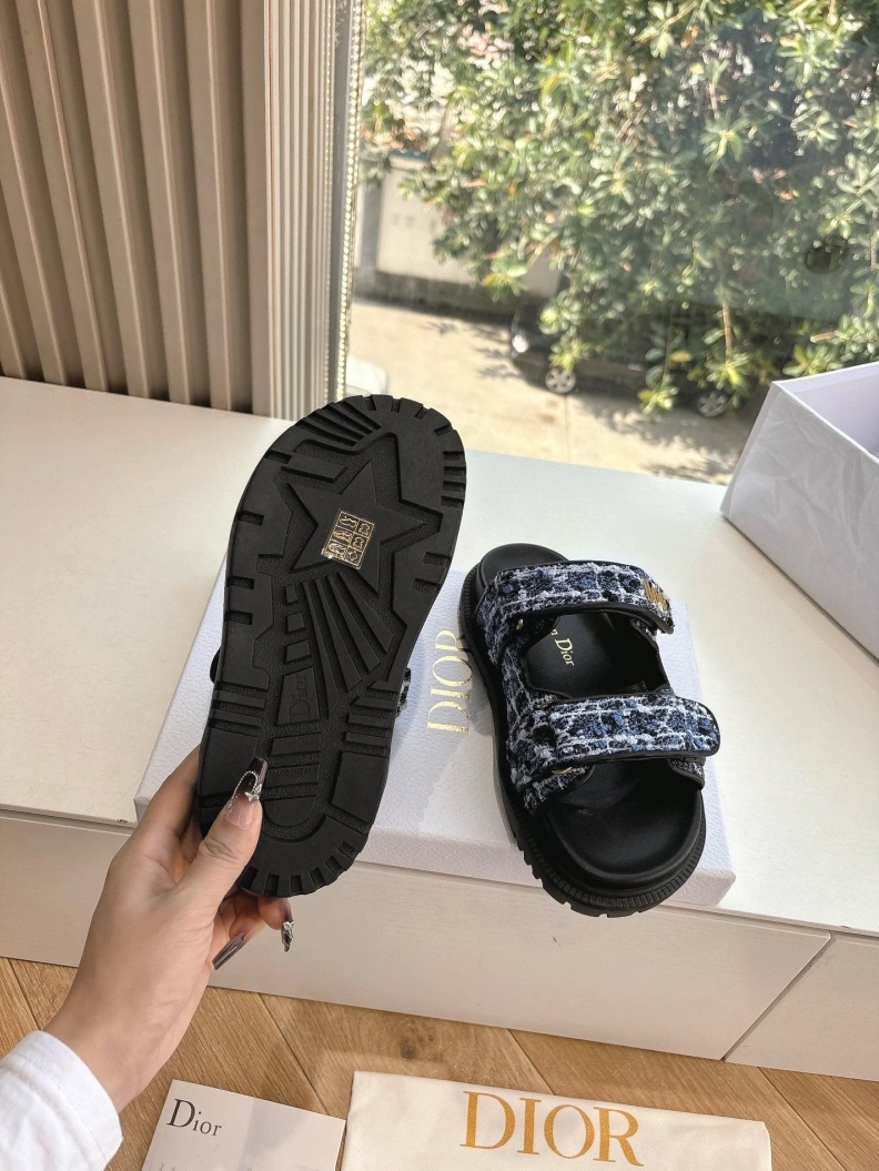 Classic Chxnxl Sandals 118250