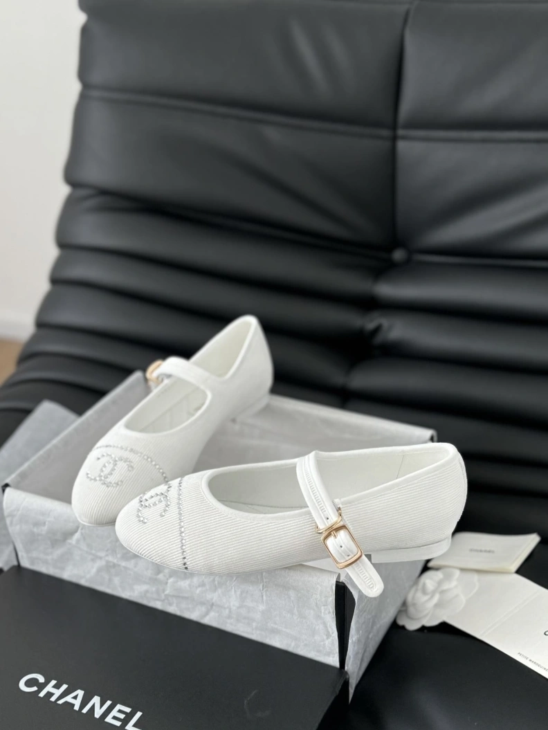 Compact Chxnxl Flat Shoes 118459