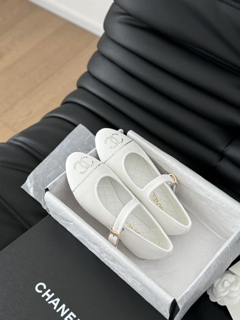 Compact Chxnxl Flat Shoes 118459