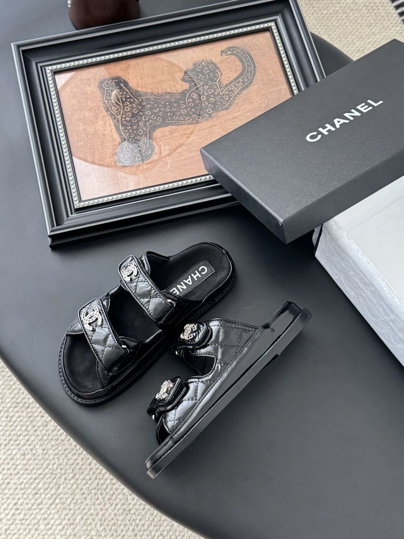 WellDesigned Chxnxl Sandals 118237