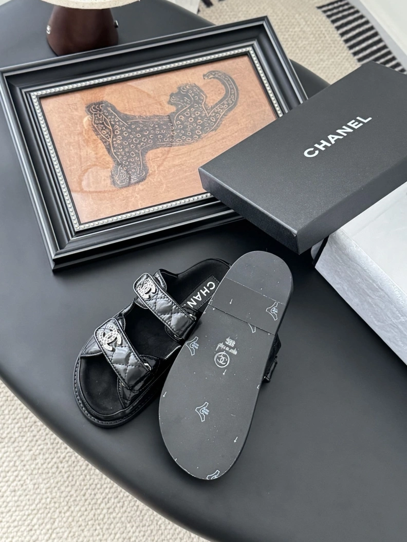 WellDesigned Chxnxl Sandals 118237