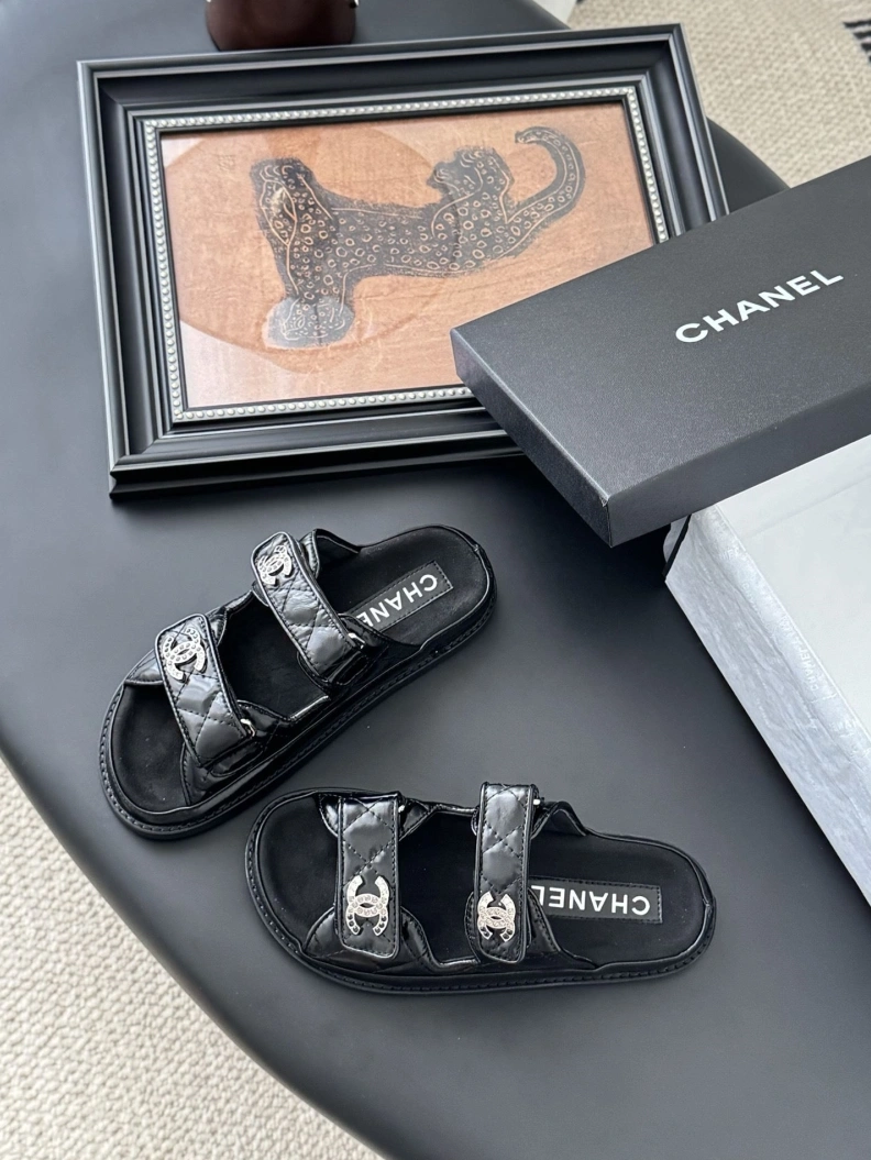 WellDesigned Chxnxl Sandals 118237
