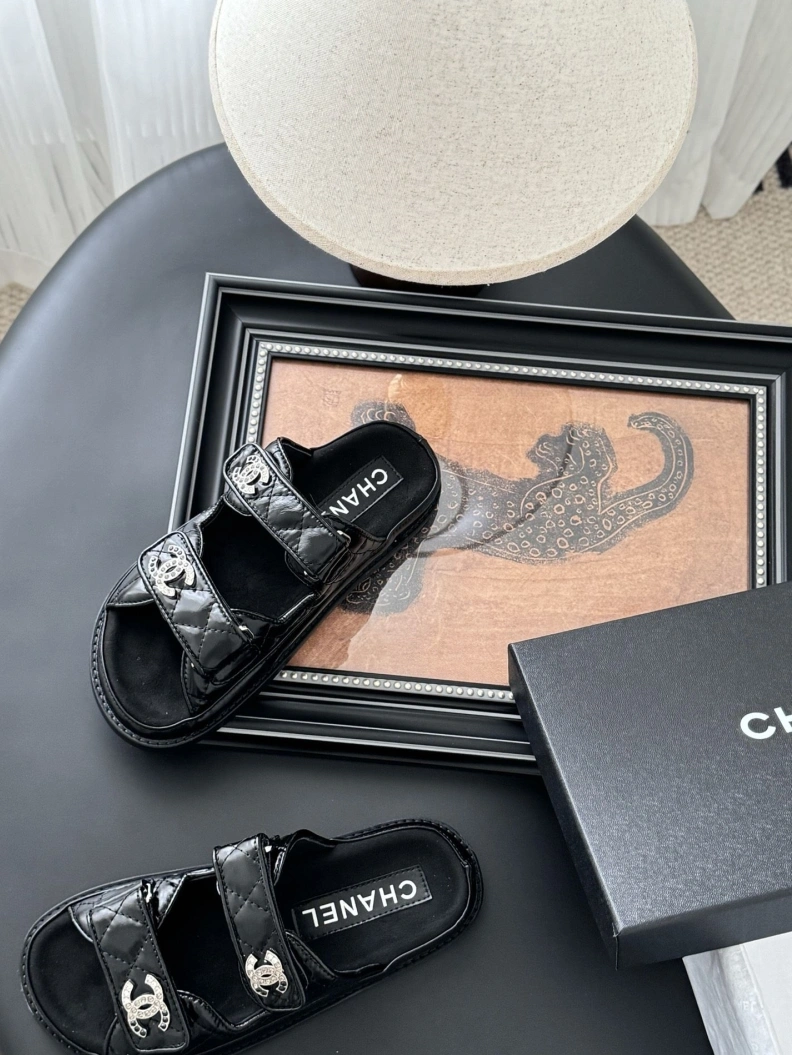 WellDesigned Chxnxl Sandals 118237
