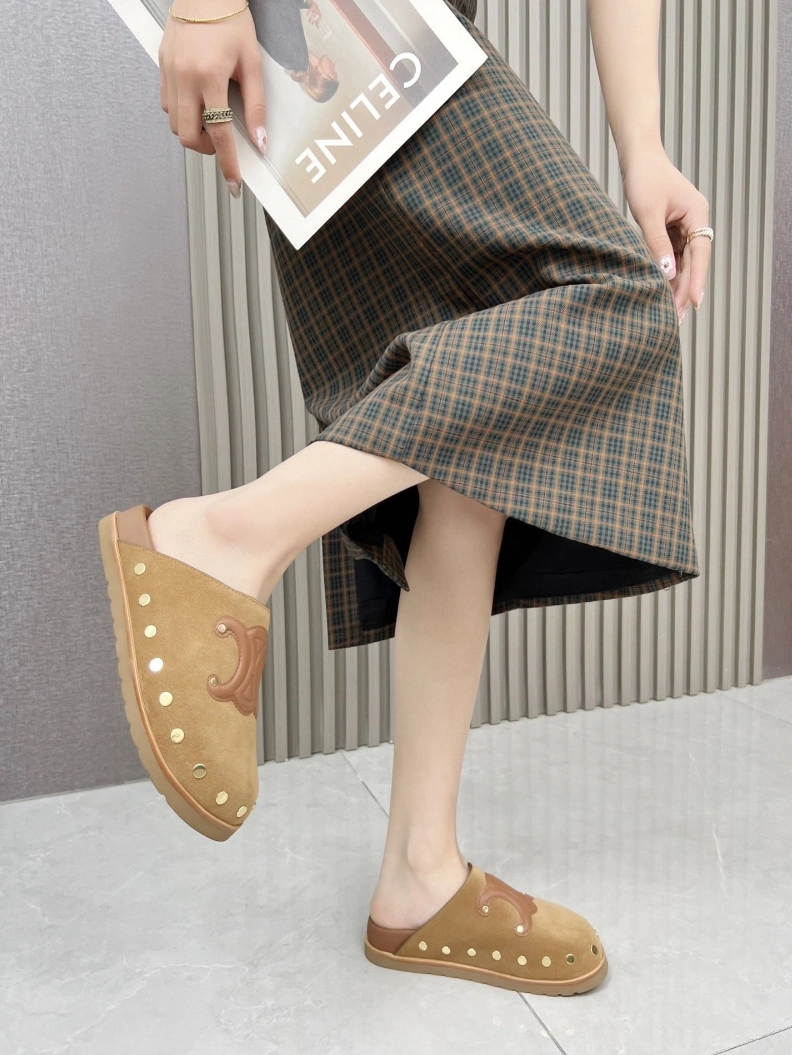 Versatile Cxlxne Slippers 115875