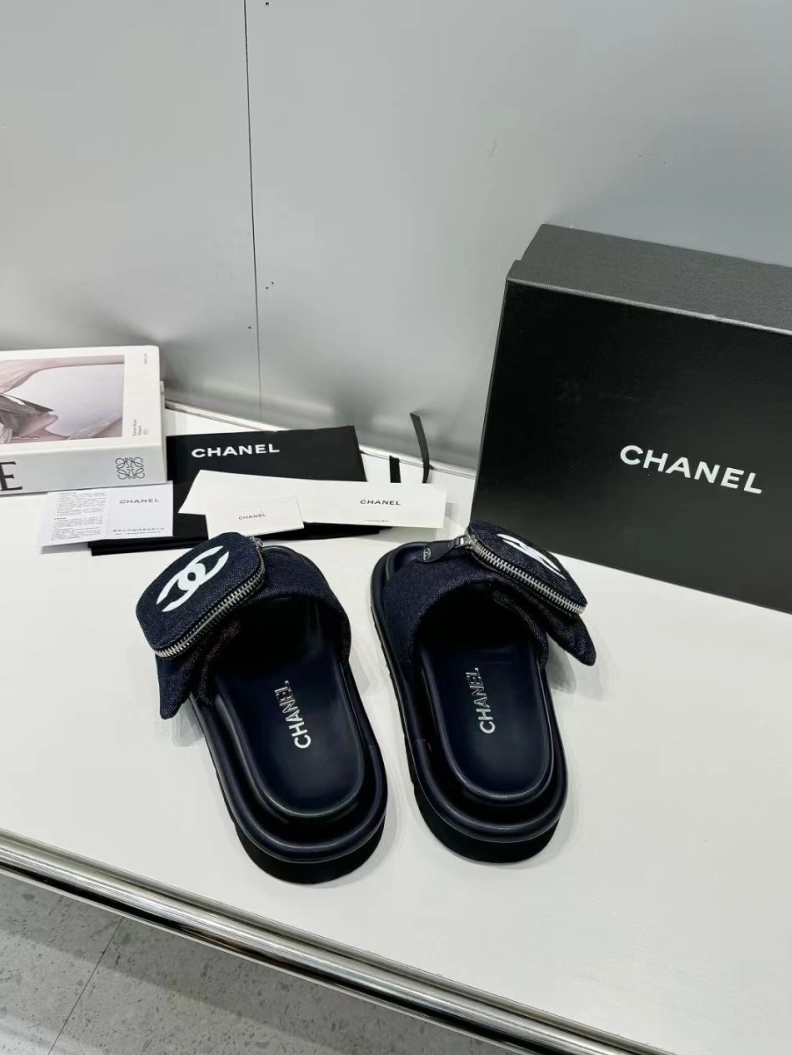 Modern Chxnxl Slippers 118169