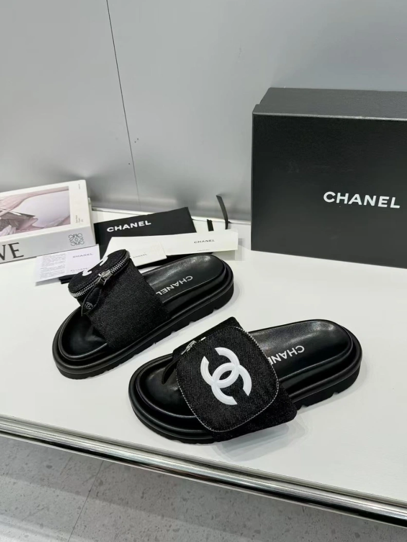 Reliable Chxnxl Slippers 118172