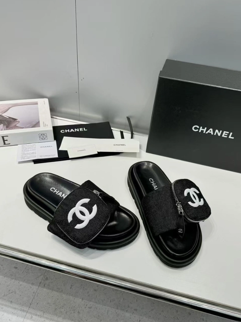 Reliable Chxnxl Slippers 118172