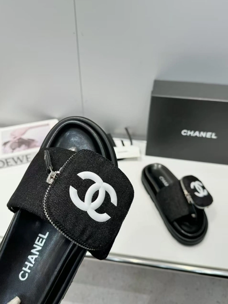 Reliable Chxnxl Slippers 118172