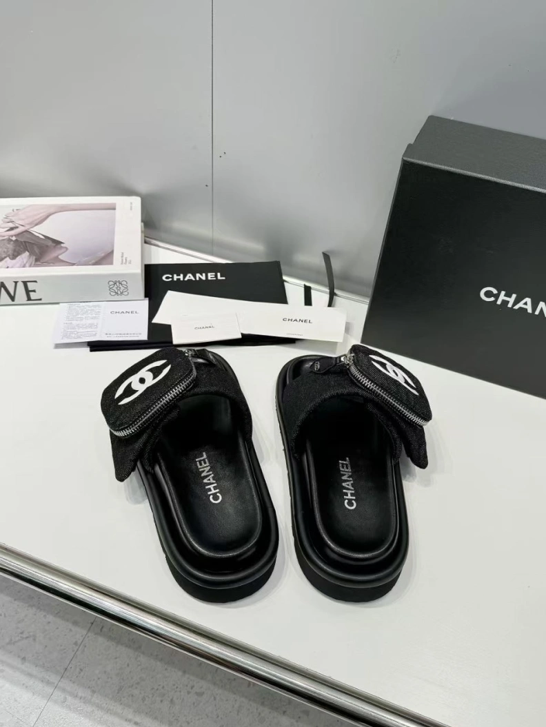 Reliable Chxnxl Slippers 118172