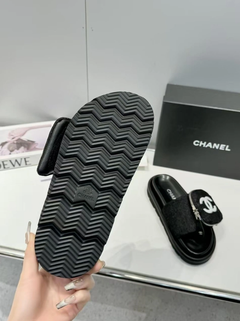 Reliable Chxnxl Slippers 118172