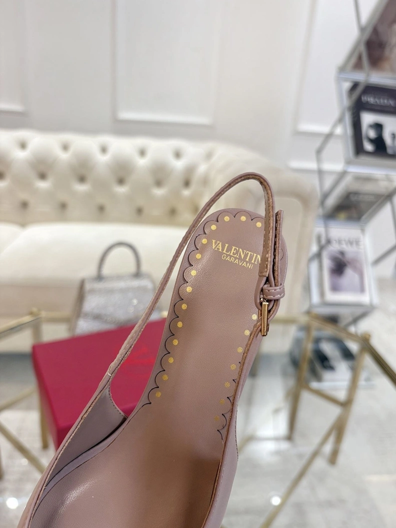 Versatile Vxlxntino Sandals 228803
