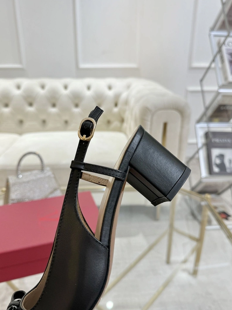 Resilient Vxlxntino Sandals 228809
