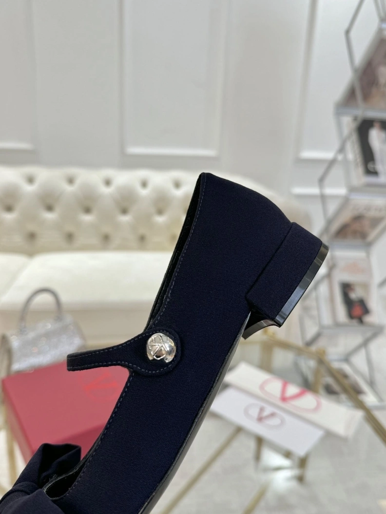 Fashionable Vxlxntino flat shoes 228882