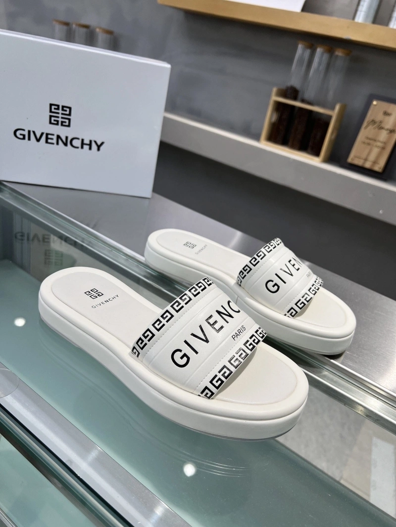 WellDesigned Gxvxnchy Slippers 154749