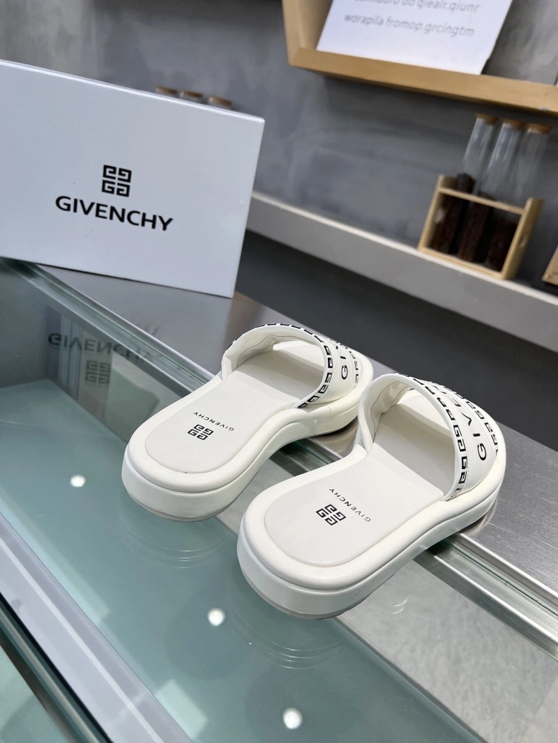 WellDesigned Gxvxnchy Slippers 154749
