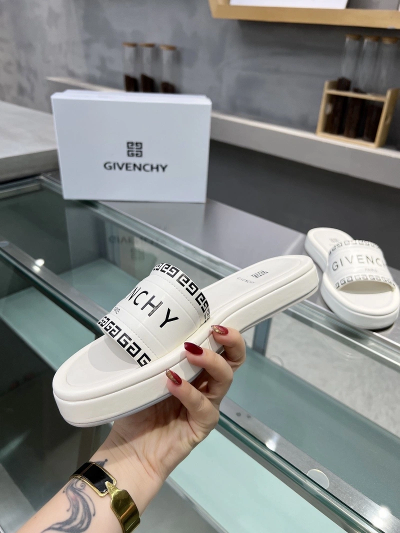 WellDesigned Gxvxnchy Slippers 154749