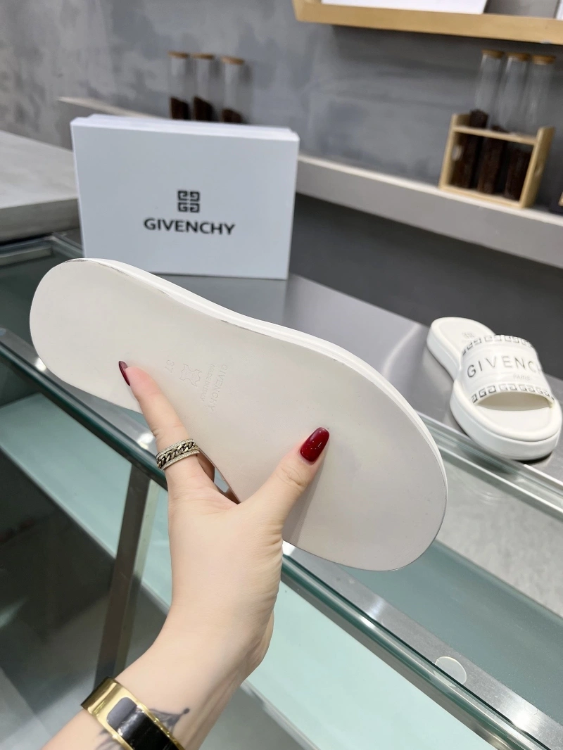 WellDesigned Gxvxnchy Slippers 154749